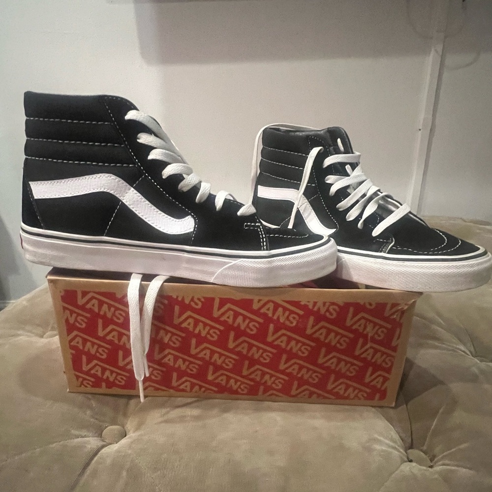 Vans Sk8-Hi Black White- Size: M-7.5/W-9